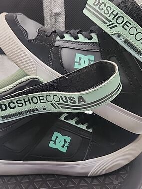 Y2K DC Shoes Black Skater Sneakers with Mint Accents 6.5 W , 5 Y Elder Emo Clean